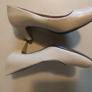 Nude leather heels (sz8)